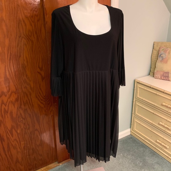 Black Formal Accordion Pleated Accent Style Dress - Picture 2 of 10